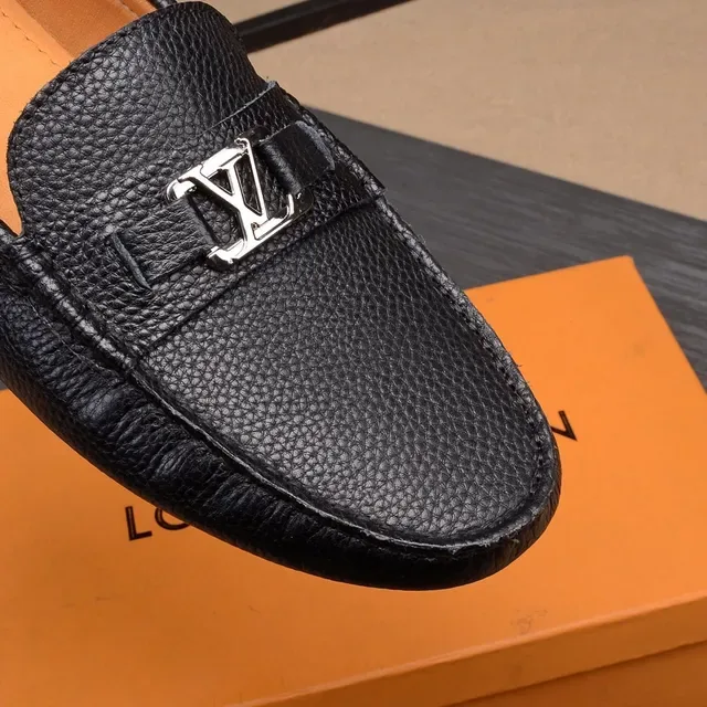 Louis Vuitton Noir Beige Cuir Texturé Boucle Métal LV Loafer 6