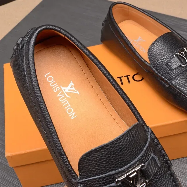 Louis Vuitton Noir Beige Cuir Texturé Boucle Métal LV Loafer 7