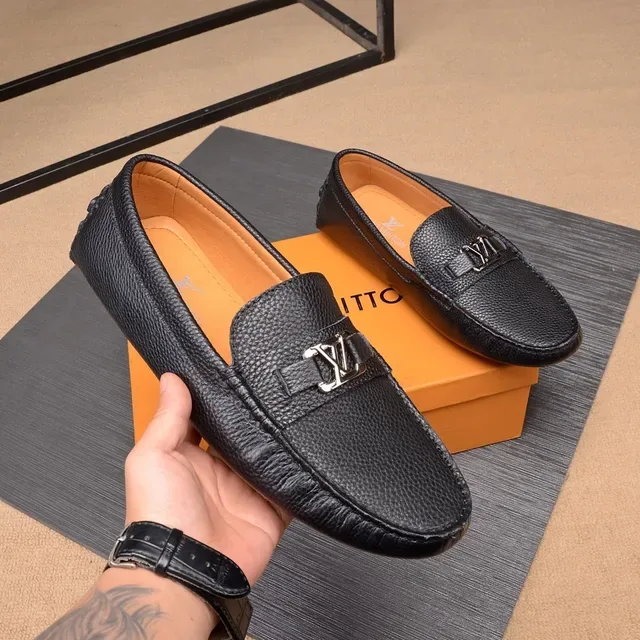 Louis Vuitton Noir Beige Cuir Texturé Boucle Métal LV Loafer 8
