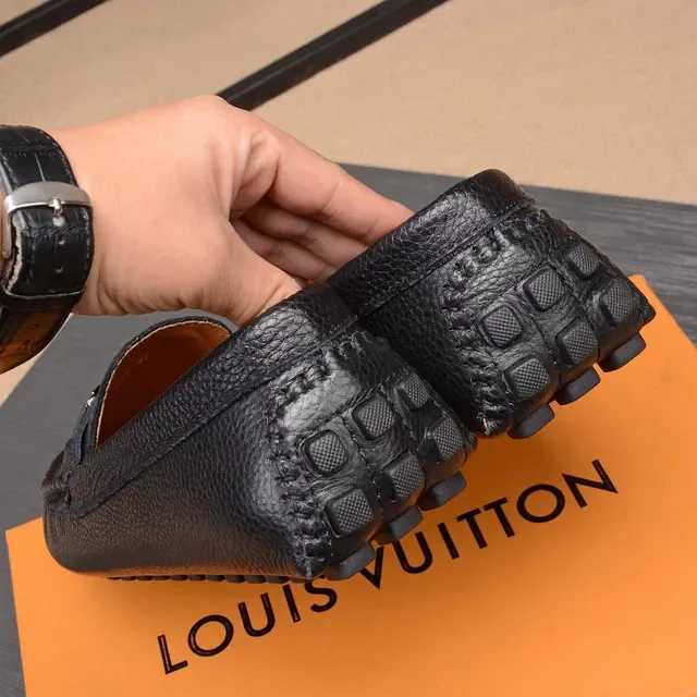 Louis Vuitton Noir Beige Cuir Texturé Boucle Métal LV Loafer 9