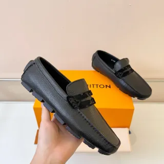 Louis Vuitton काला दबी हुई त्वचा सिलवटदार घोड़े का बिट स्ट्रैप लोअफर
