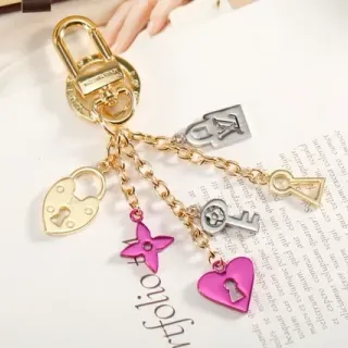 Louis Vuitton Lock & Key Cadena con Charms Pulsera de Oro y Rosa Metal con Esmalte