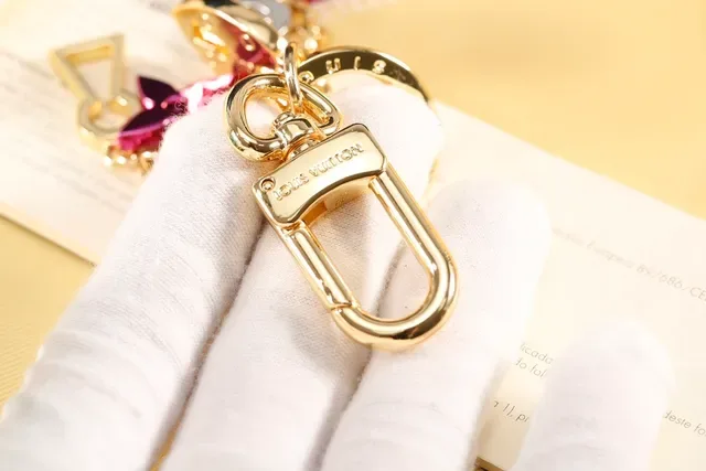 Louis Vuitton Lock & Key Cadena con Charms Pulsera de Oro y Rosa Metal con Esmalte 5