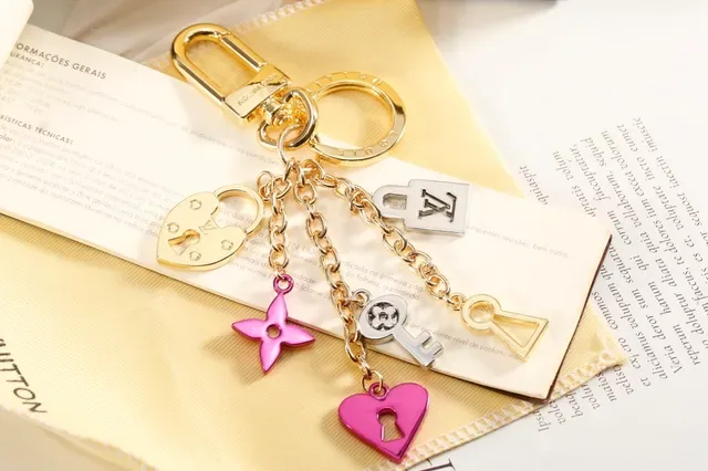 Louis Vuitton Lock & Key Cadena con Charms Pulsera de Oro y Rosa Metal con Esmalte 6