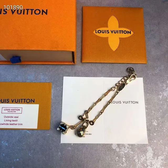 Bracelet Louis Vuitton Lockme Chaîne à maillons Or Noir LV Monogram Cadenas Charme 4