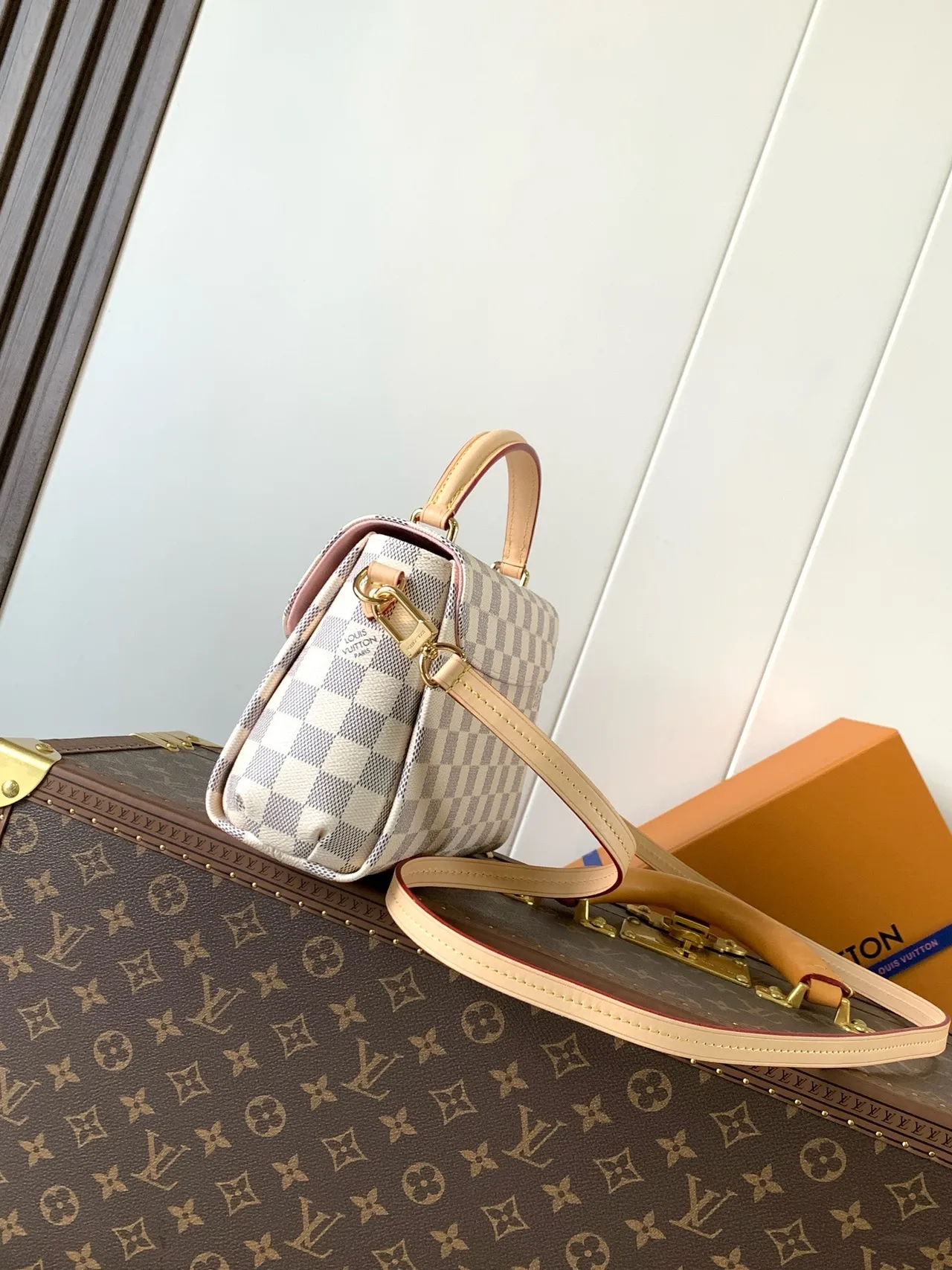 Louis Vuitton Locky Damier Azur Checkerboard Bolsa tote estruturada com alças superiores 8