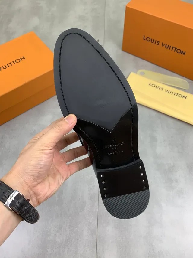 Louis Vuitton Logo Buckle Loafer Cuero Patentado Negro 2