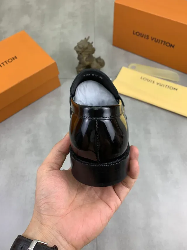 Louis Vuitton Logo Buckle Loafer Cuero Patentado Negro 3