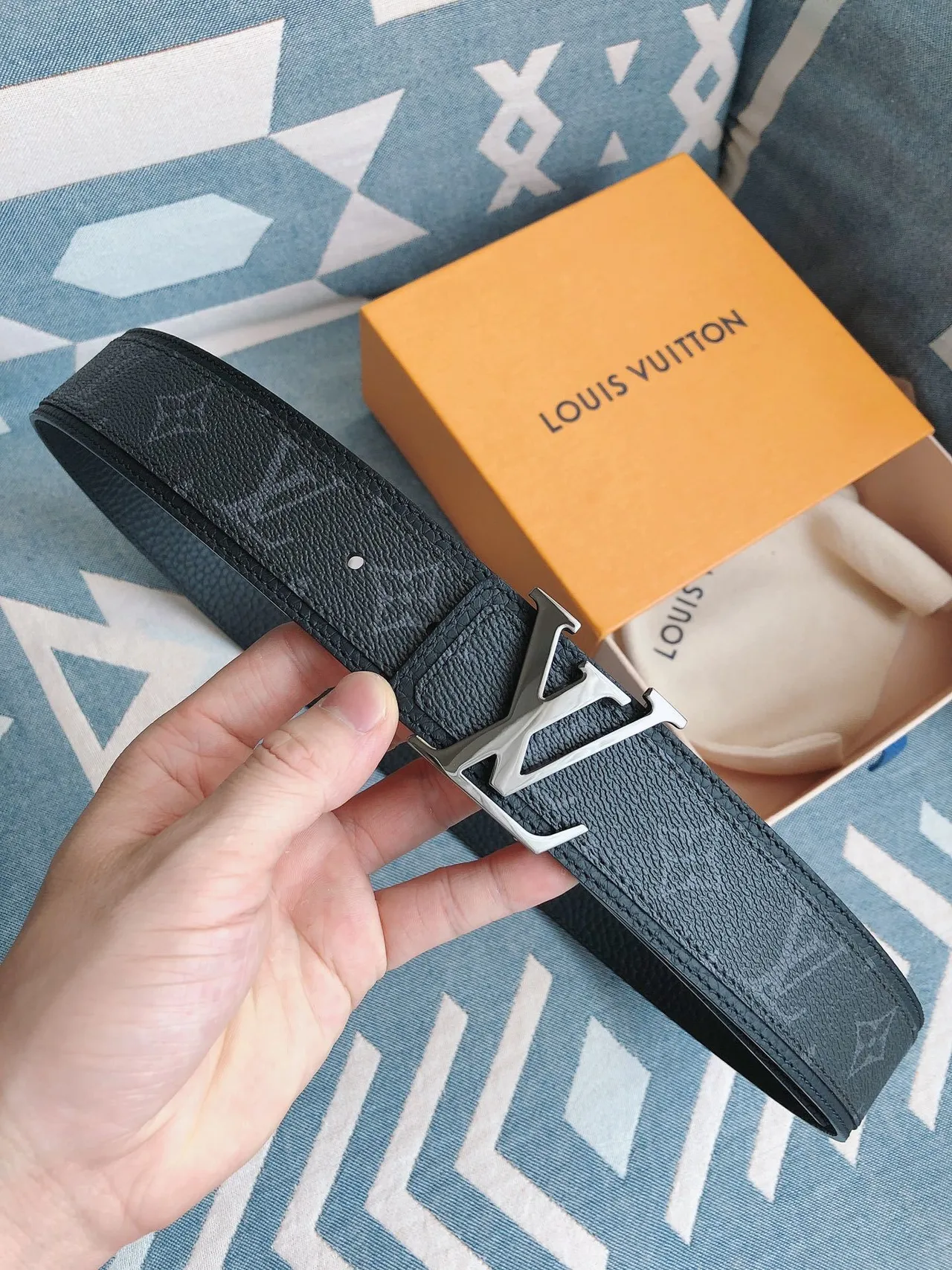 Louis Vuitton LV गहरा टील मोनोग्राम सहित चमड़े की बेल्ट 2