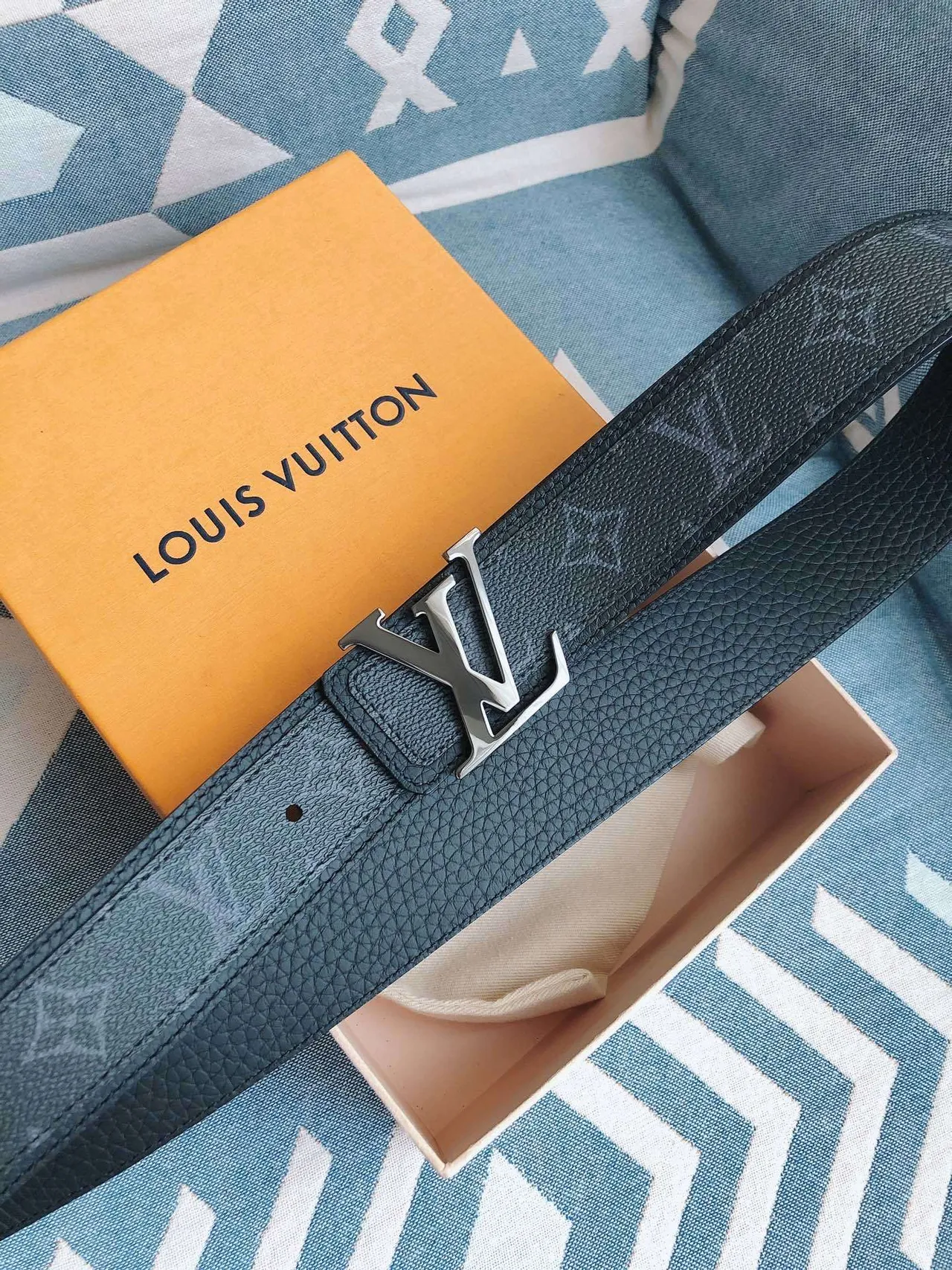 Louis Vuitton LV गहरा टील मोनोग्राम सहित चमड़े की बेल्ट 3