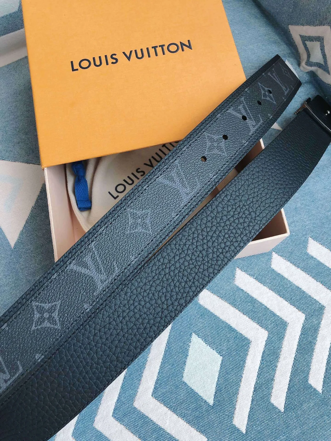 Louis Vuitton LV गहरा टील मोनोग्राम सहित चमड़े की बेल्ट 4