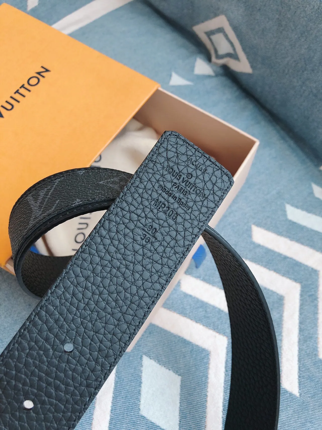 Louis Vuitton LV गहरा टील मोनोग्राम सहित चमड़े की बेल्ट 5