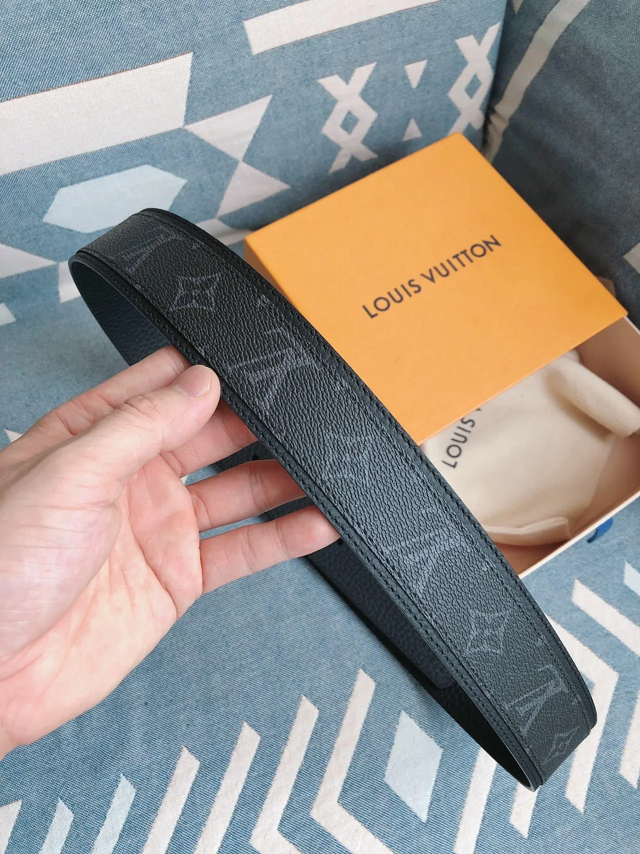 Louis Vuitton LV गहरा टील मोनोग्राम सहित चमड़े की बेल्ट 6