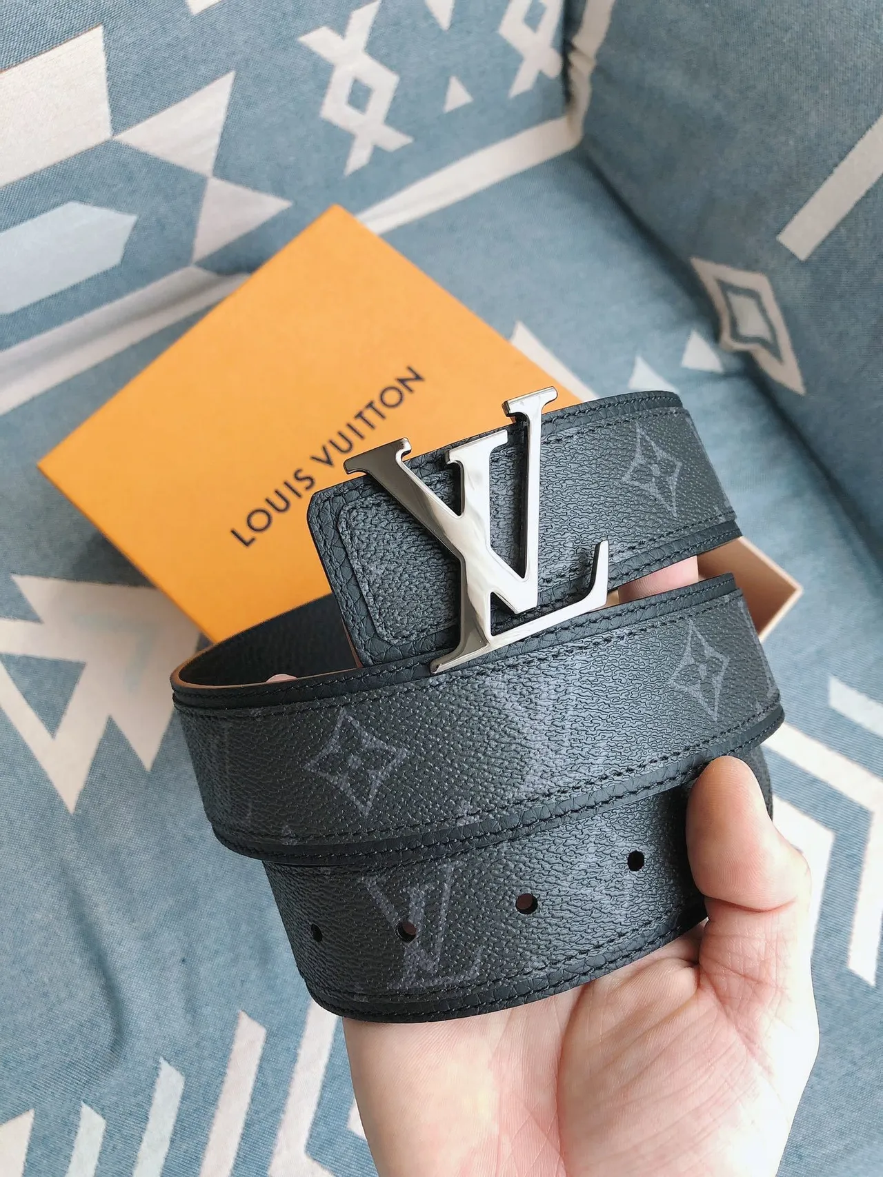 Louis Vuitton LV गहरा टील मोनोग्राम सहित चमड़े की बेल्ट 9