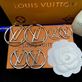 أقراط لويس فيتون LV حلقان دائرية فضية لوجو