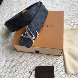 Louis Vuitton LV Initiales 腰带 海军色 纹理皮革腰带