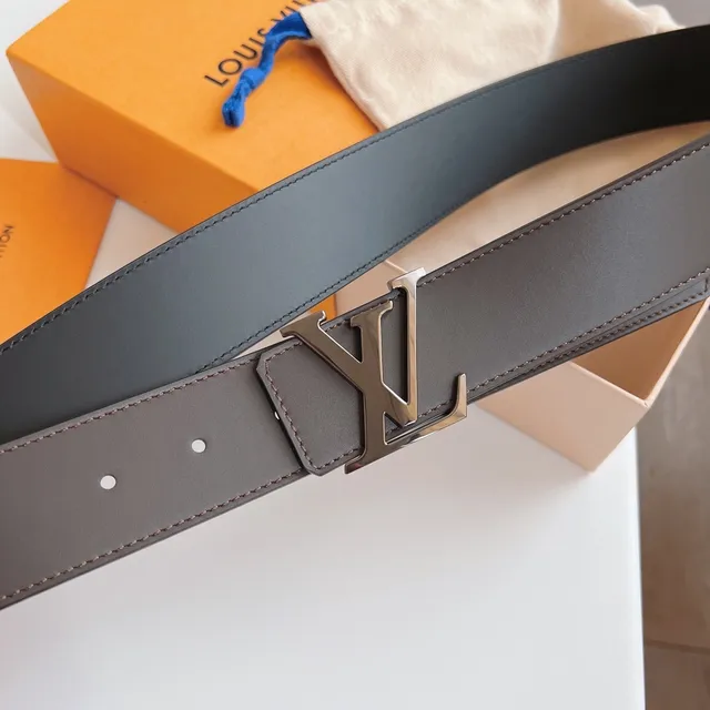 Louis Vuitton LV Initiales Cinto de couro 4