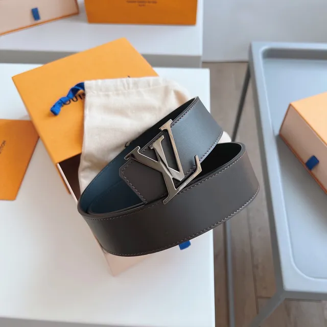 Louis Vuitton LV Initiales Cinto de couro 6