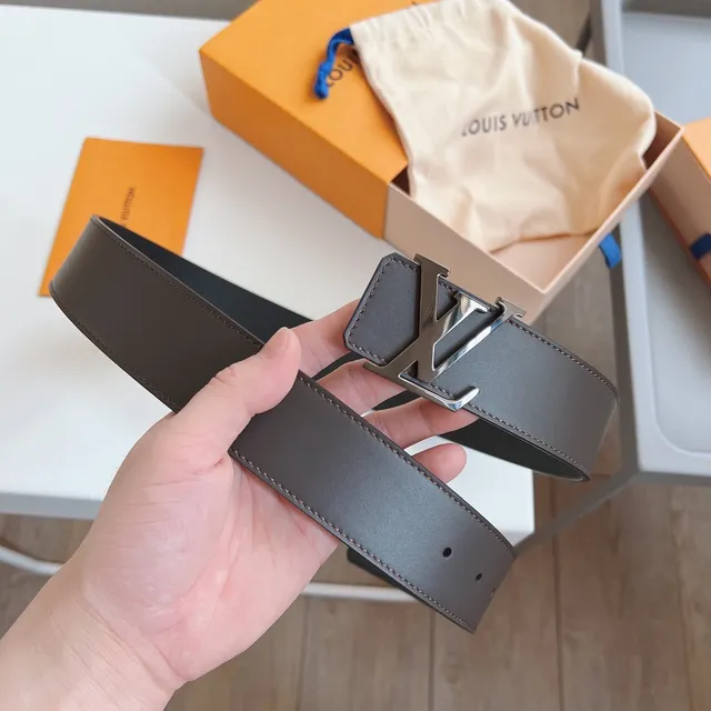 Louis Vuitton LV Initiales Cinto de couro 7