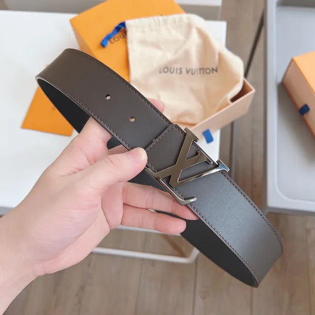 Louis Vuitton LV Initiales Cinto de couro 9
