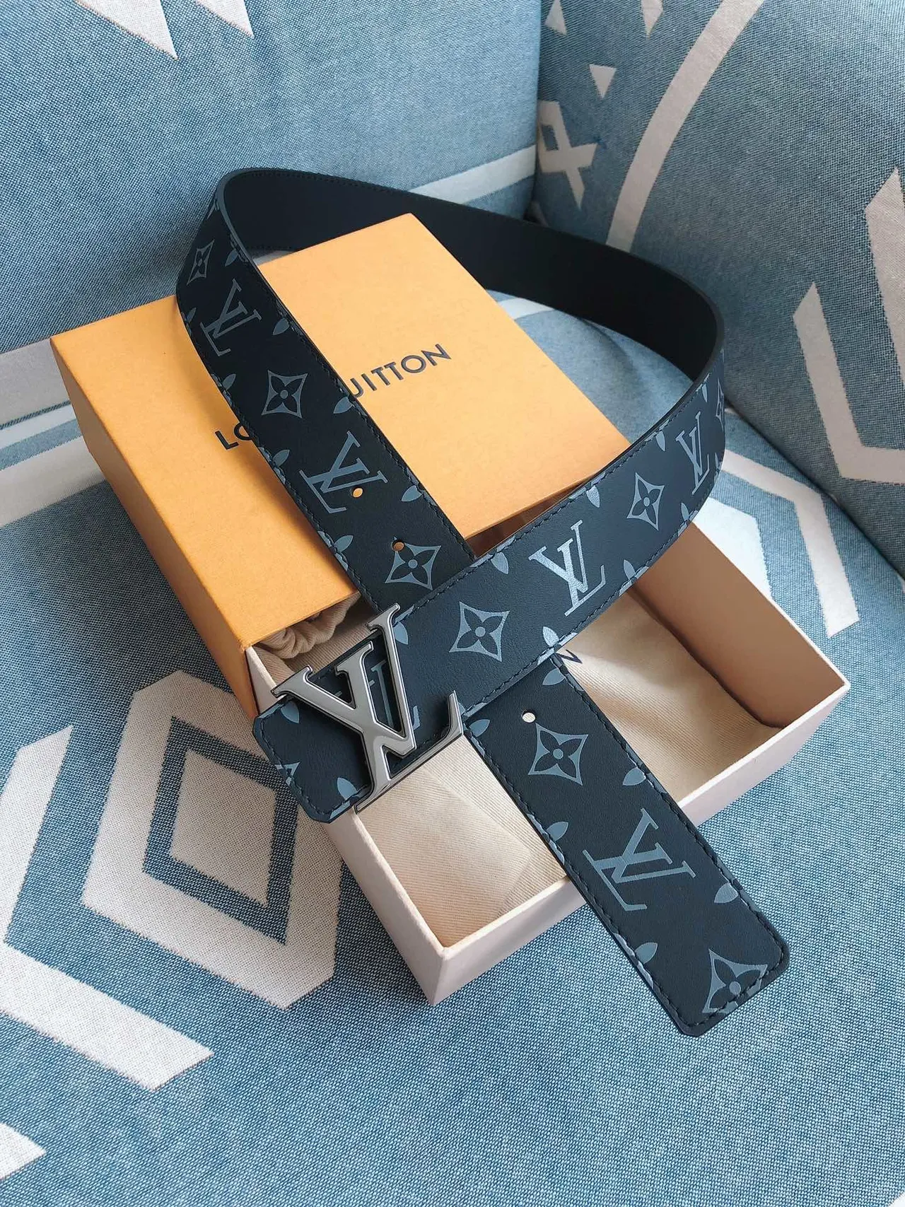 Louis Vuitton LV Initiales Monogram Ceinture en cuir 2