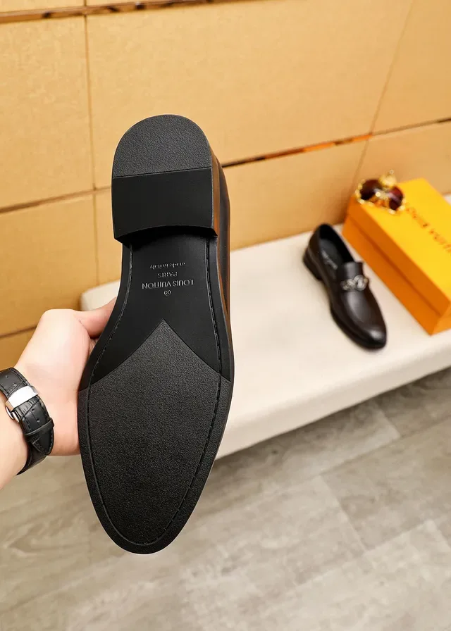 Louis Vuitton LV कालो चामडार स्लिप-ऑन लोफार 9