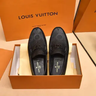 Louis Vuitton LV লুফার কালো মোনোগ্রাম-এমবসড চামড়া বাকেল স্ট্র্যাপ লুফার