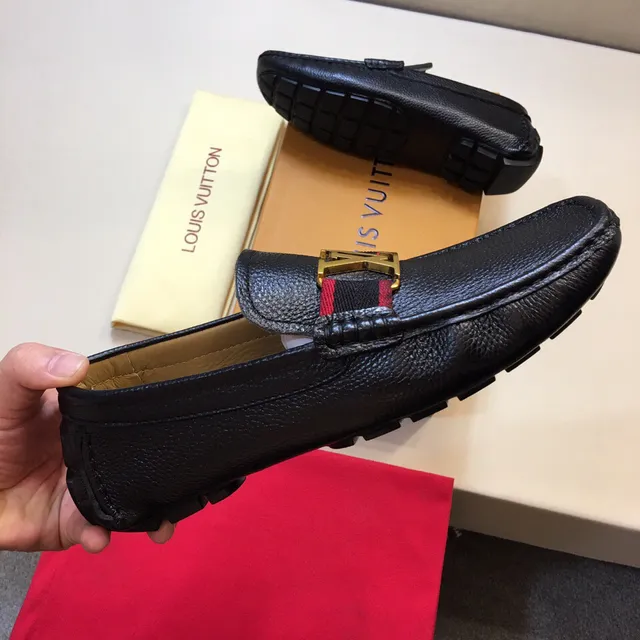 Louis Vuitton LV mocasín negro rojo cuero granulado hebilla de metal mocasín 2