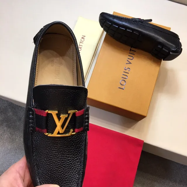 Louis Vuitton LV mocasín negro rojo cuero granulado hebilla de metal mocasín 5