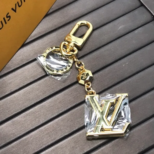 Louis Vuitton LV Monogram सोने का धातु पेंडेंट कीचेन कंगन 4
