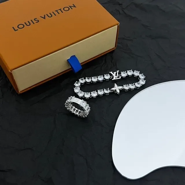 Bracelet Louis Vuitton LV Star Argent Transparente Cristal Incrusté Monogrammé 2