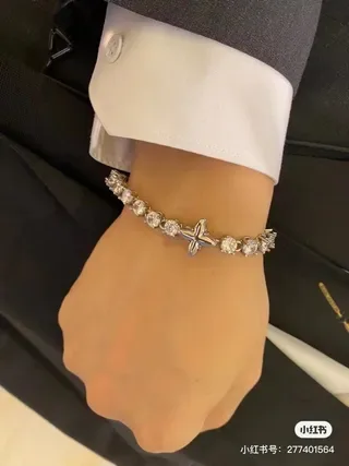 Bracelet Louis Vuitton LV Star Argent Transparente Cristal Incrusté Monogrammé 9