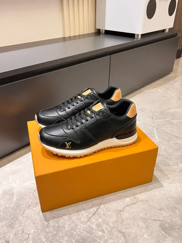 Louis Vuitton LV Trainer Zapatillas Lifestyle de Cuero Negro y Beige Paneladas Low-Top 4