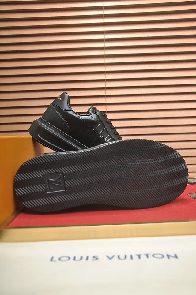 Louis Vuitton LV Trainer Baskets Noires Semelle Plateforme Basse Style de Vie 3