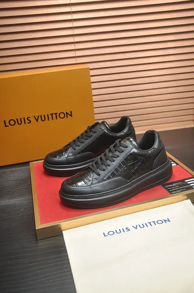 Louis Vuitton LV Trainer Baskets Noires Semelle Plateforme Basse Style de Vie 4