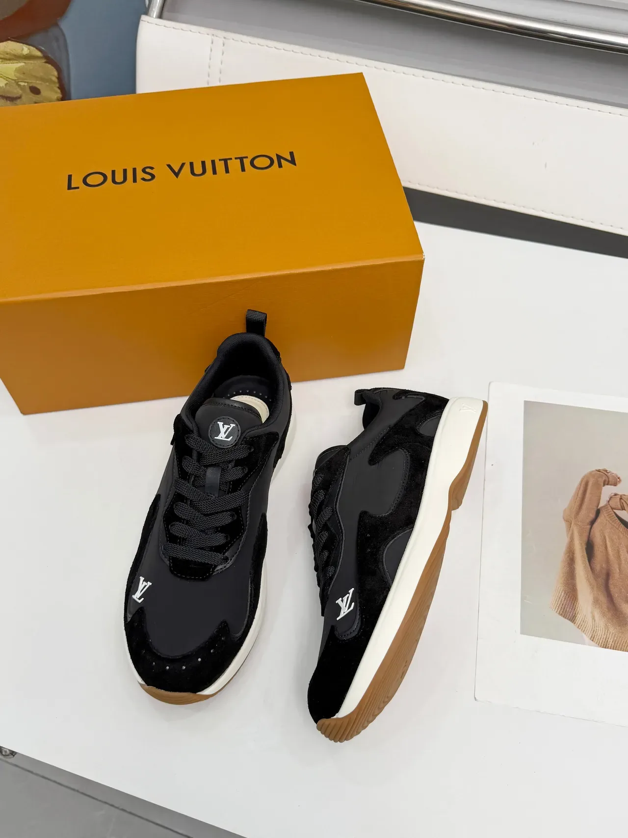 Louis Vuitton LV Trainer 黑白 双层麂皮和皮革鞋面 不对称面板结构 生活方式运动鞋 2