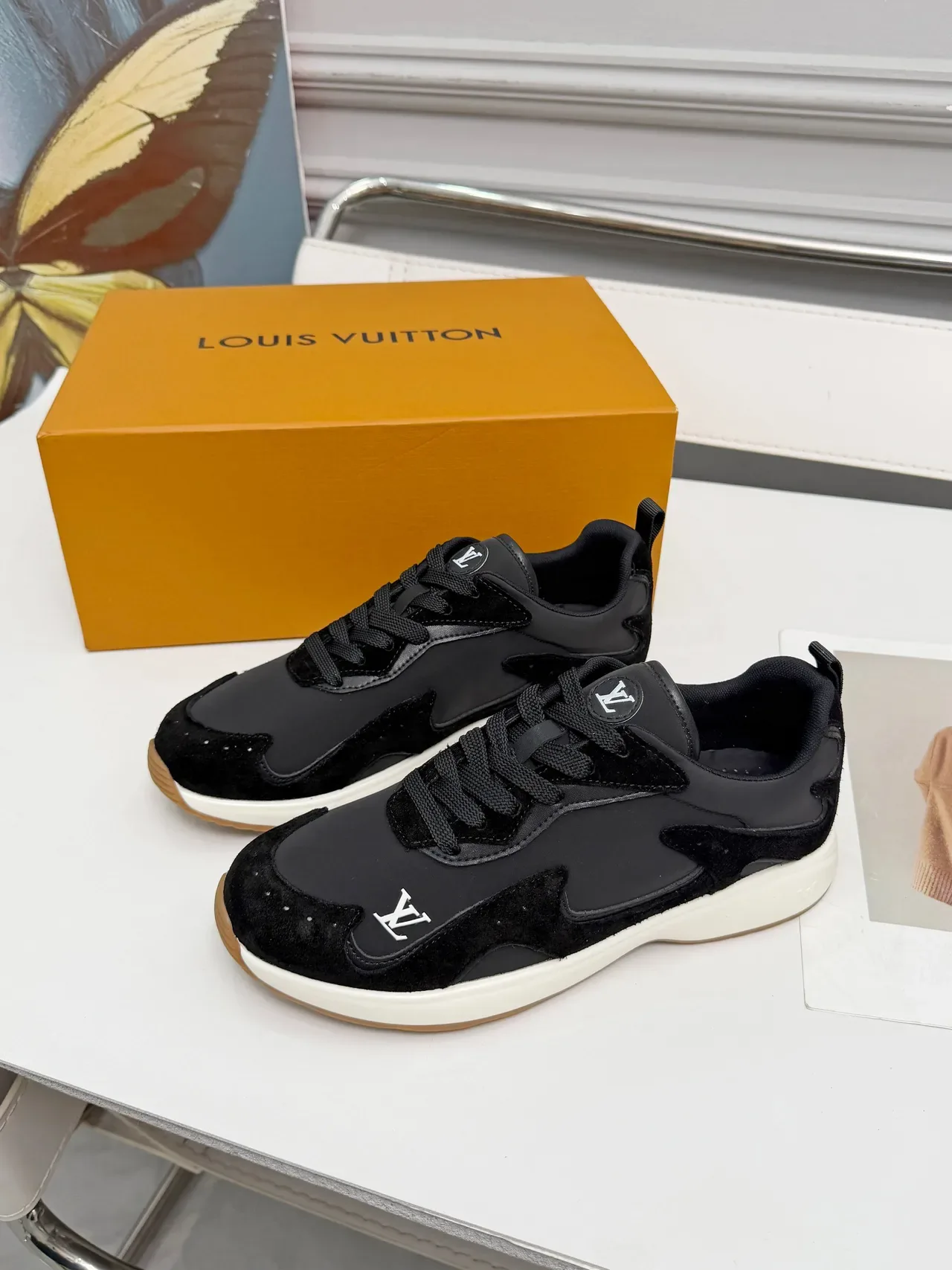 Louis Vuitton LV Trainer 黑白 双层麂皮和皮革鞋面 不对称面板结构 生活方式运动鞋 3