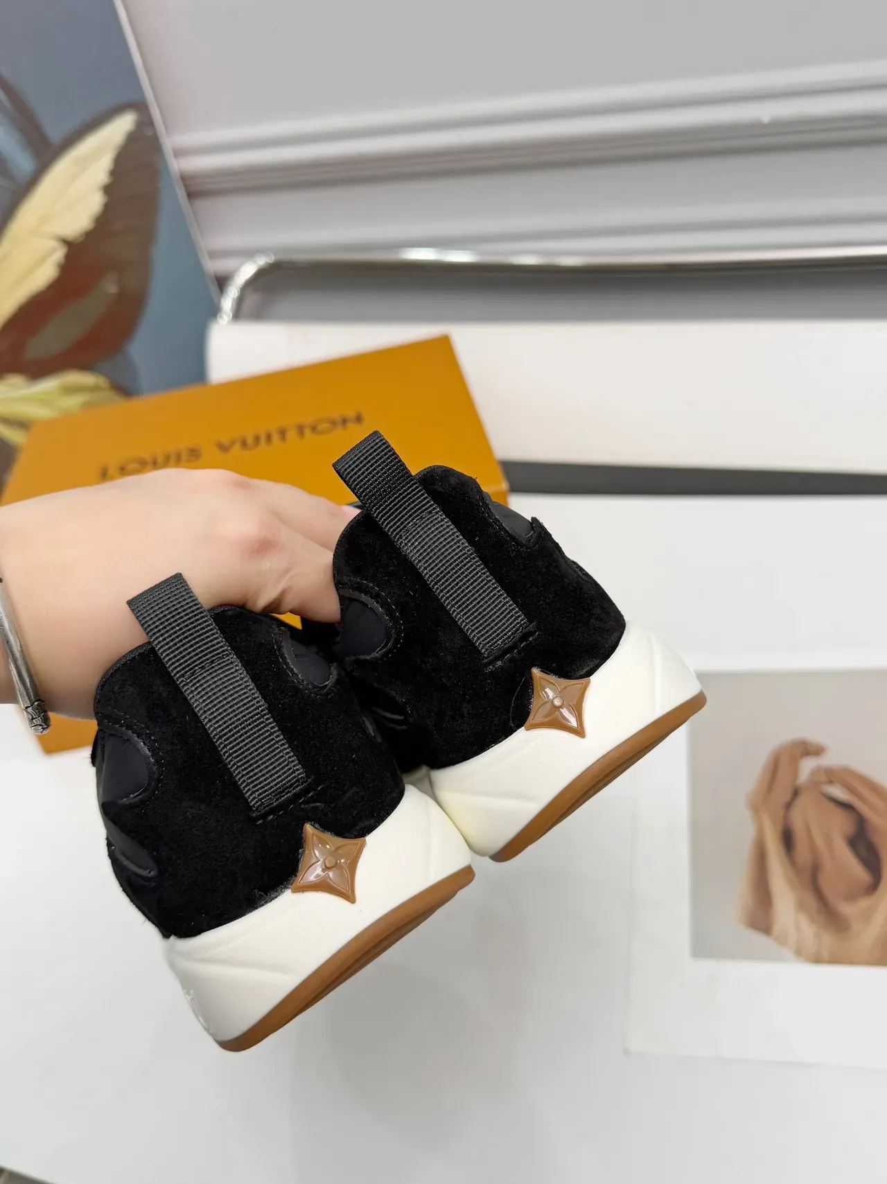 Louis Vuitton LV Trainer 黑白 双层麂皮和皮革鞋面 不对称面板结构 生活方式运动鞋 4