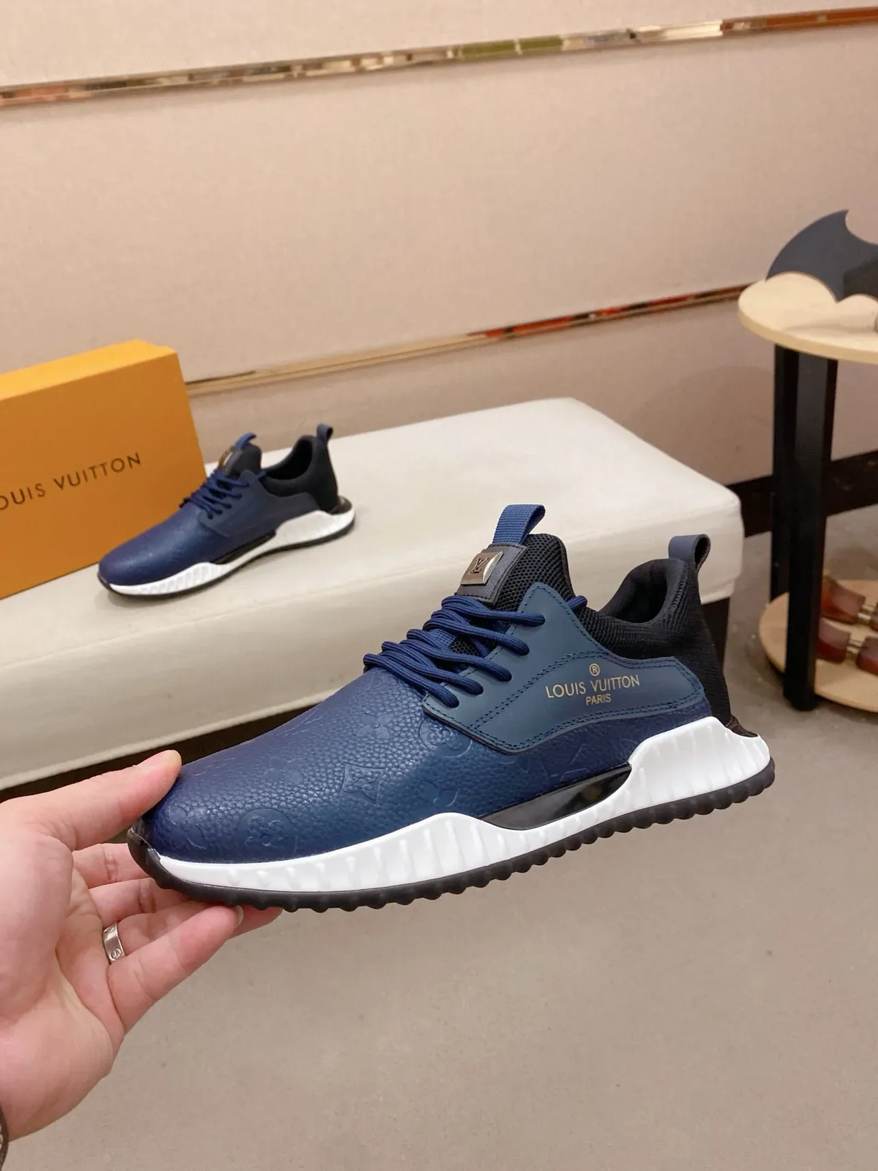 Louis Vuitton LV Trainer 海军蓝白 压花 Monogram 皮革 网面 鞋跟 领 生活方式 运动鞋 3