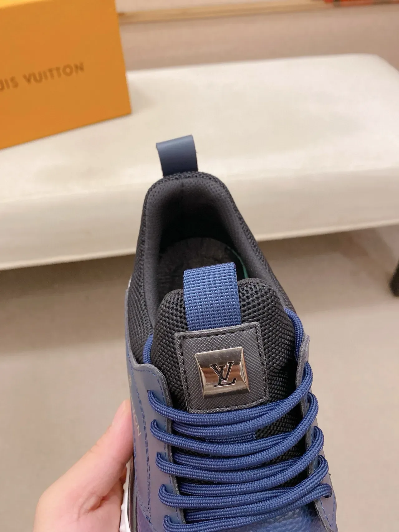Louis Vuitton LV Trainer 海军蓝白 压花 Monogram 皮革 网面 鞋跟 领 生活方式 运动鞋 6