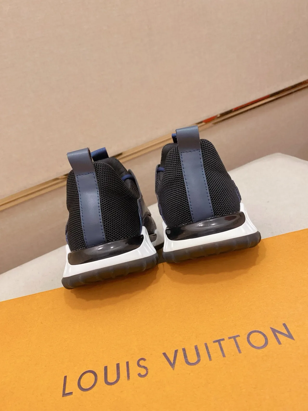 Louis Vuitton LV Trainer 海军蓝白 压花 Monogram 皮革 网面 鞋跟 领 生活方式 运动鞋 8