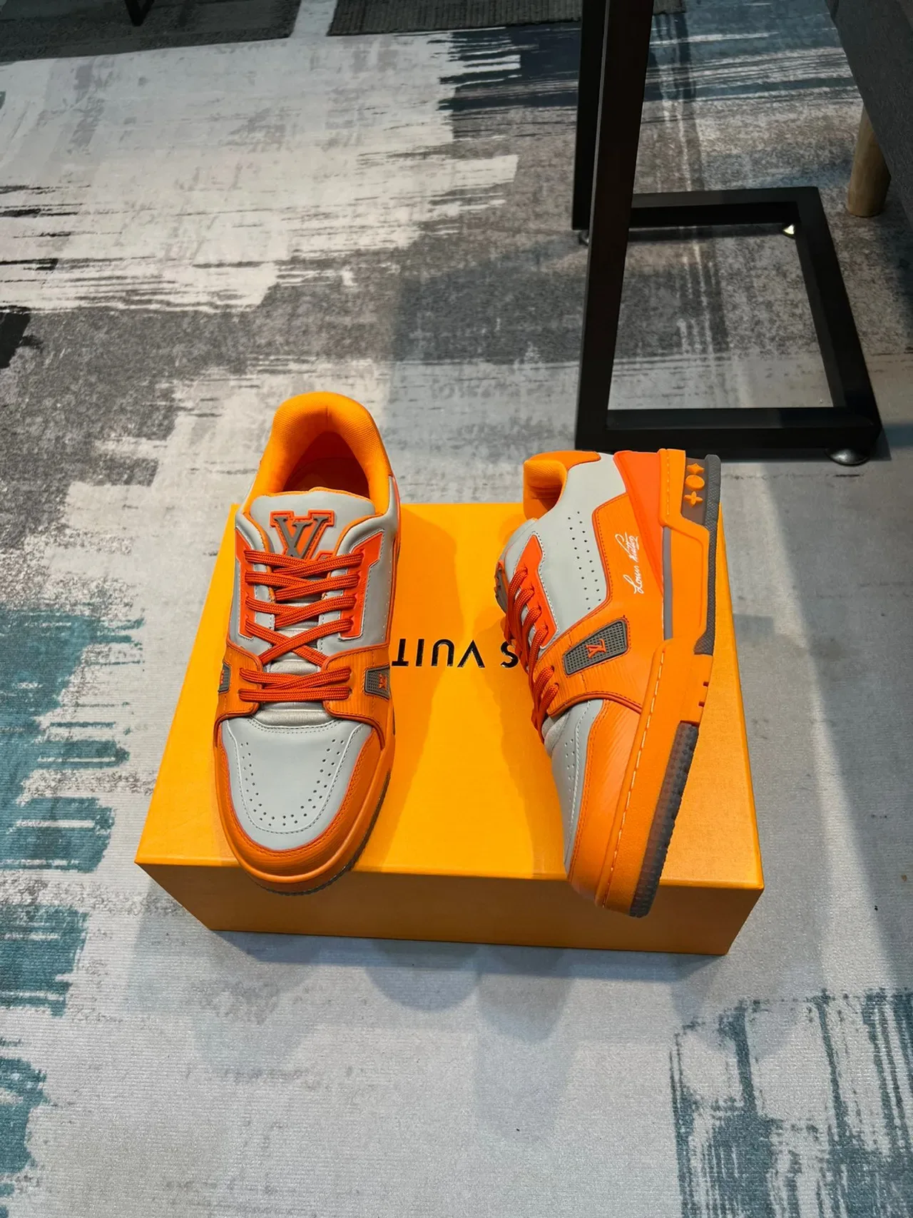 Louis Vuitton LV Trainer برتقالي رمادي منخفض القدمين متعدد الطبقات جلد وميكرونايت لايف ستايل سنايكرز 4