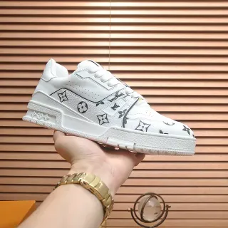 Louis Vuitton LV Trainer Zapatillas Lifestyle Blancas y Negras de Cuero con Impresión Monogram Suela Chunky Sculpted Sole
