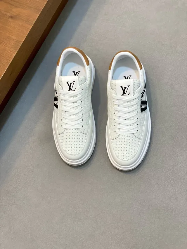 Louis Vuitton LV Trainer Blanco Negro Cuero Perforado Bold Side Logo Sneakers Lifestyle 5