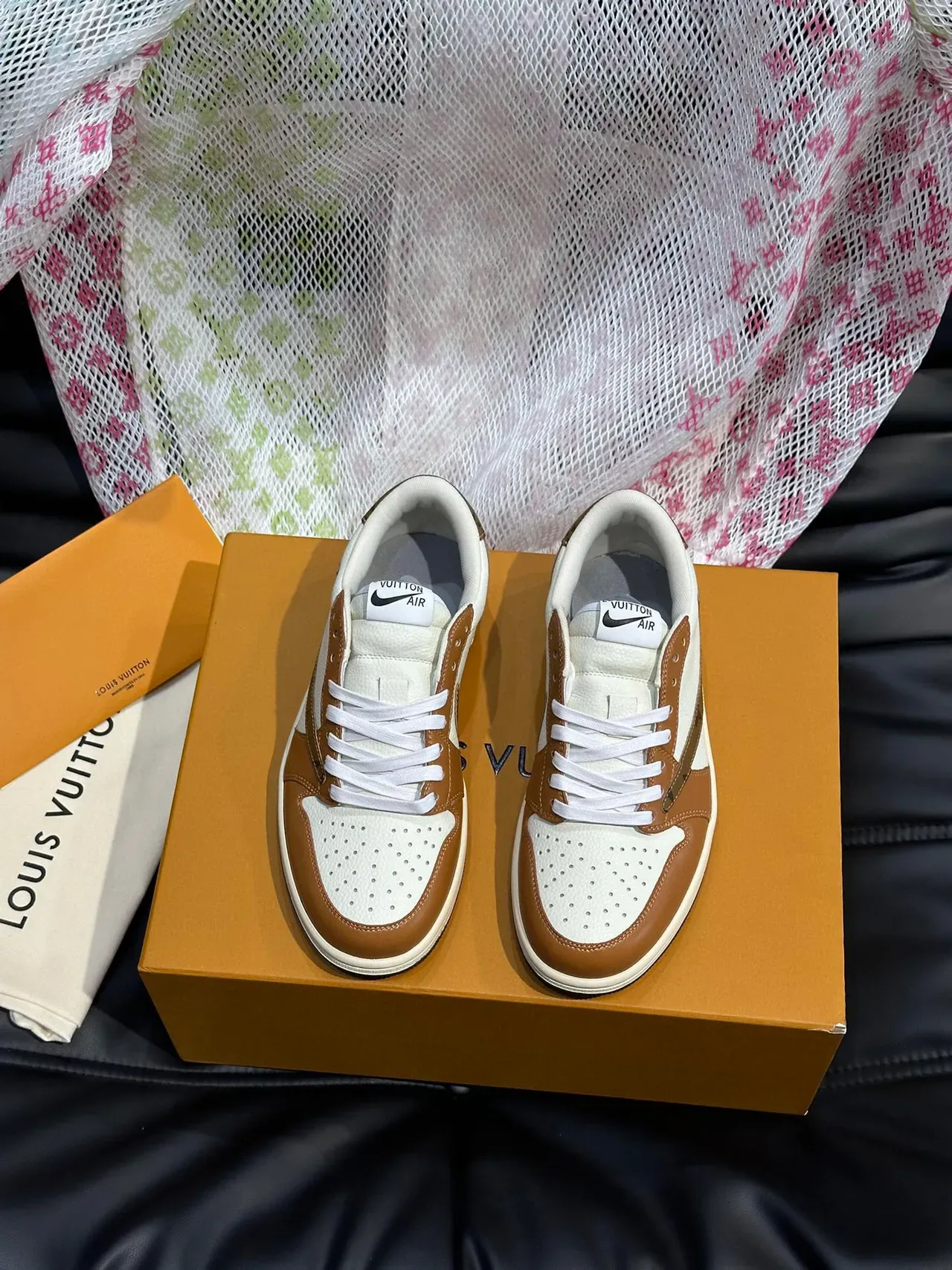 Louis Vuitton LV Trainer Blanc et Marron Low-Top Perforé à l'orteil Lifestyle Sneakers 3