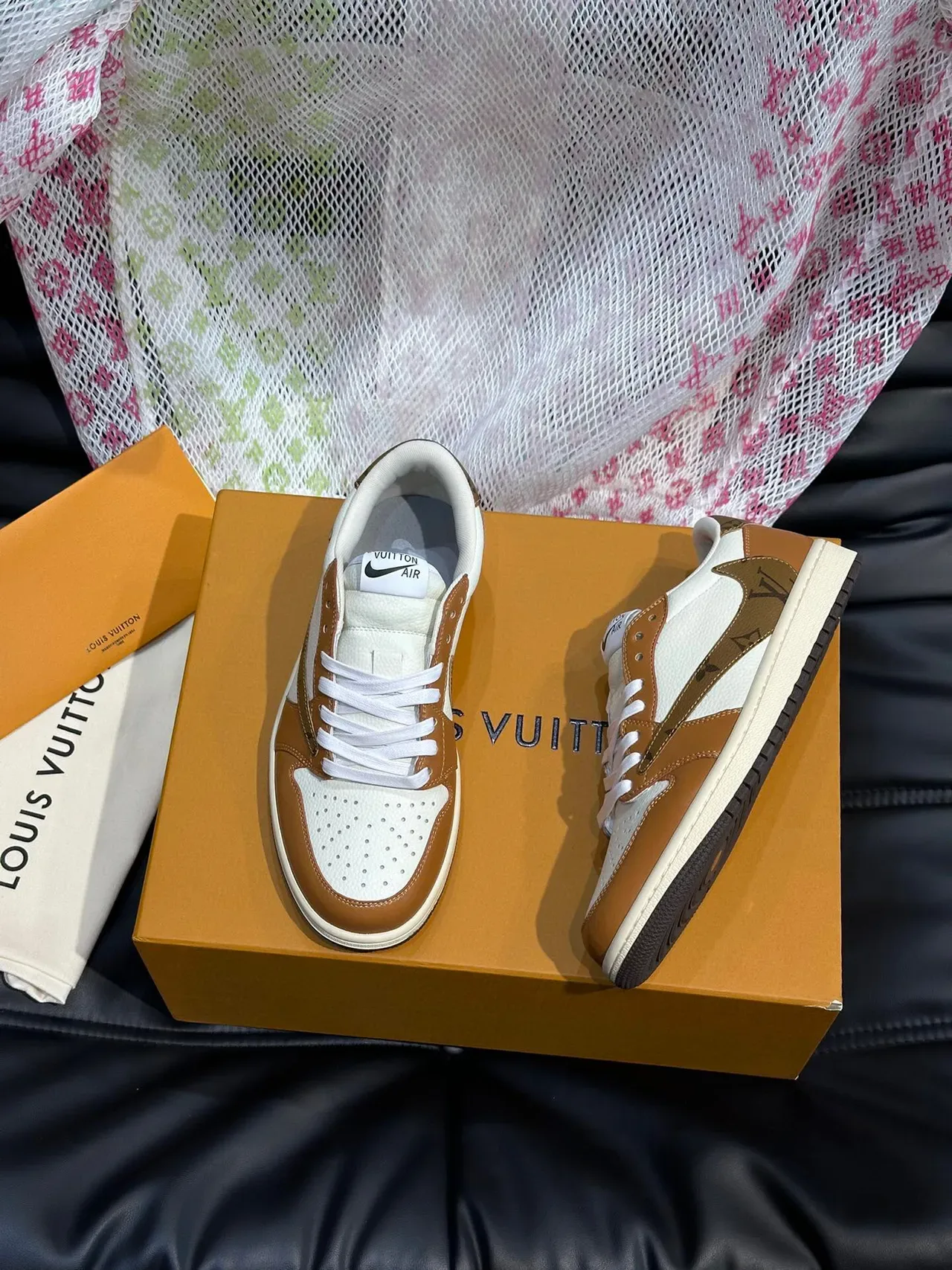 Louis Vuitton LV Trainer Blanc et Marron Low-Top Perforé à l'orteil Lifestyle Sneakers 4