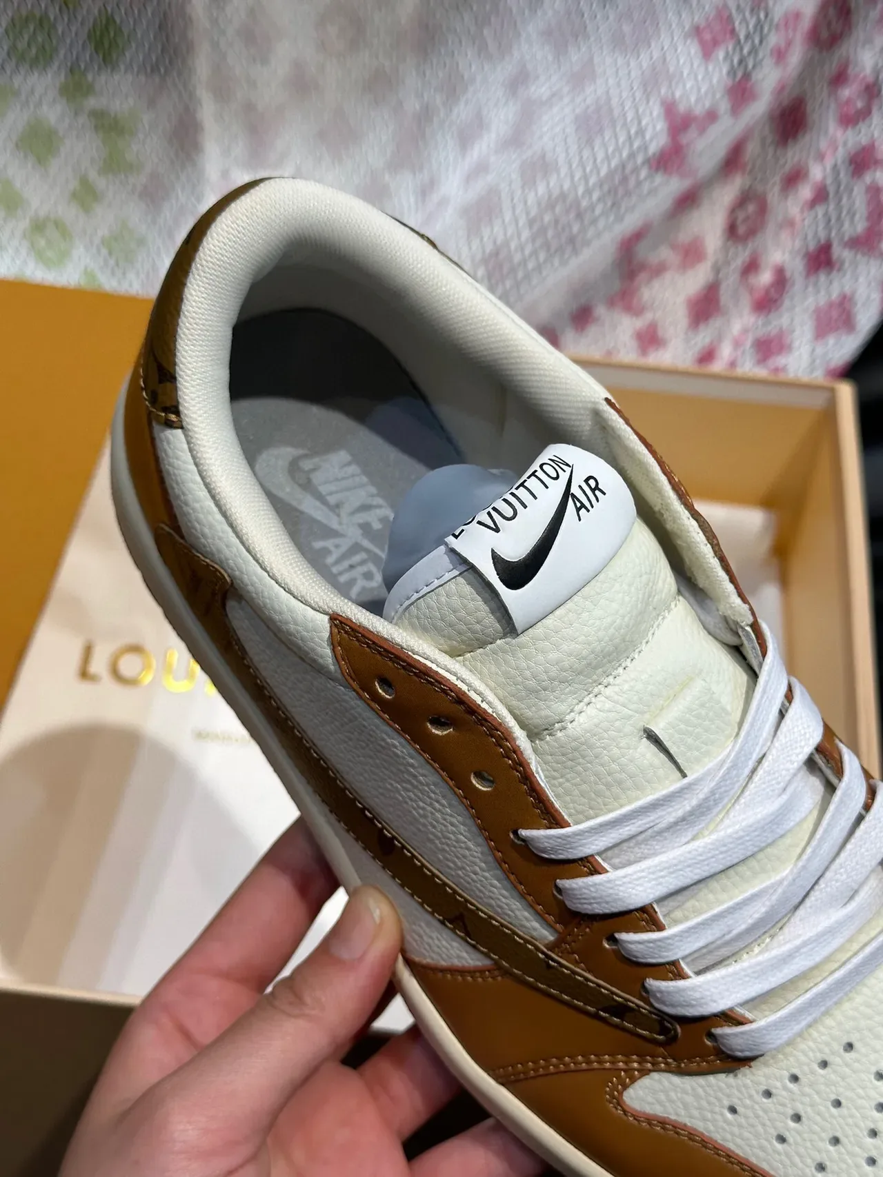 Louis Vuitton LV Trainer Blanc et Marron Low-Top Perforé à l'orteil Lifestyle Sneakers 8