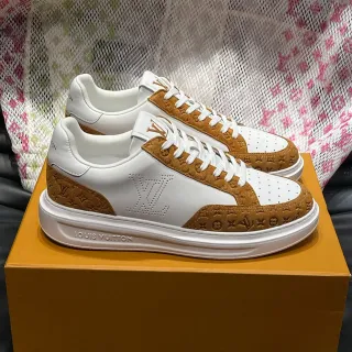 Louis Vuitton LV Trainer أبيض بني مثقوب شعار مونوغرام طبقة سويد حذاء رياضي أسلوب حياة