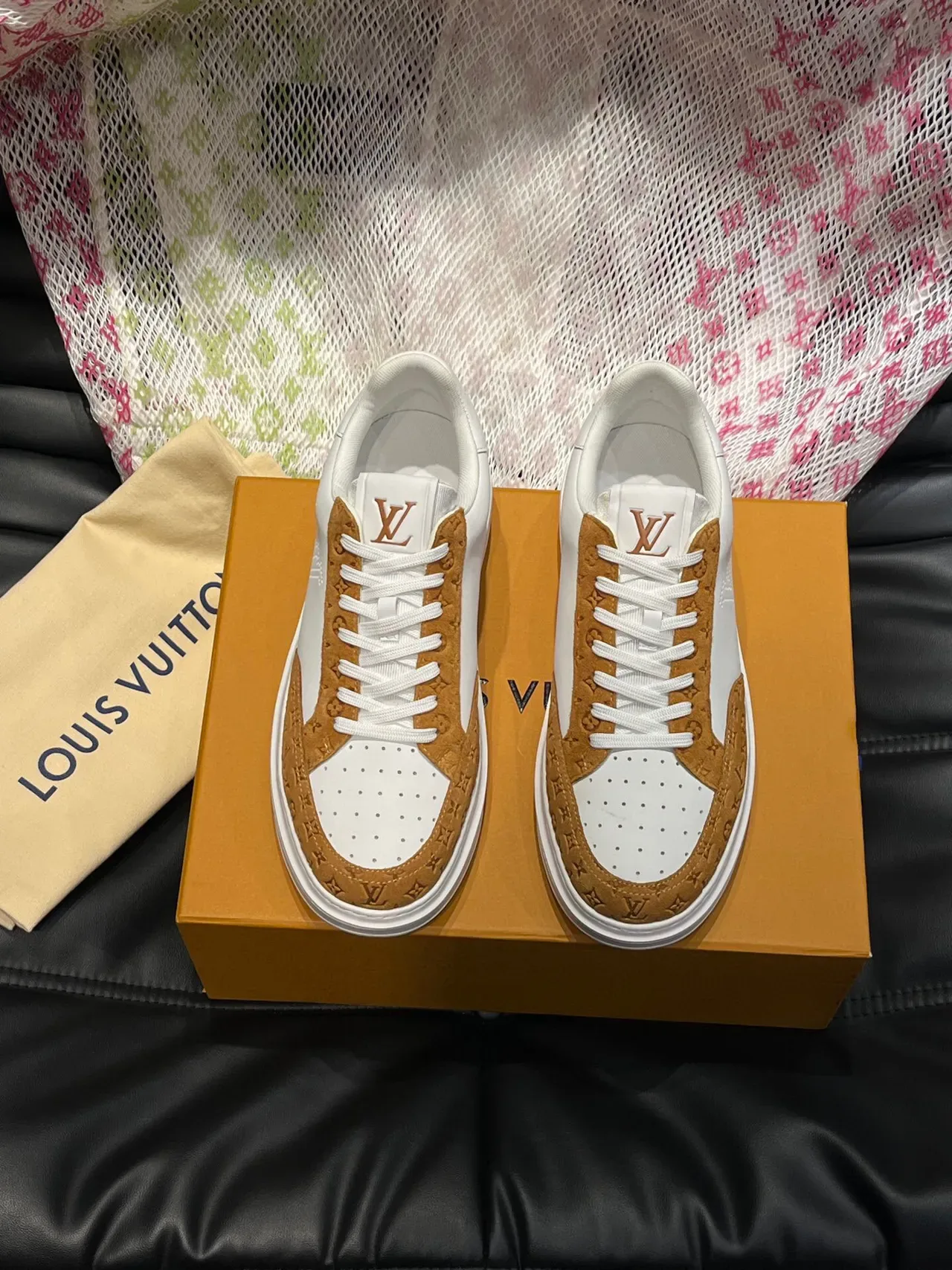 Louis Vuitton LV Trainer श्वेत भूरा छिद्रित लोगो मोनोग्राम सूड ओवरले लाइफस्टाइल स्नीकर्स 2