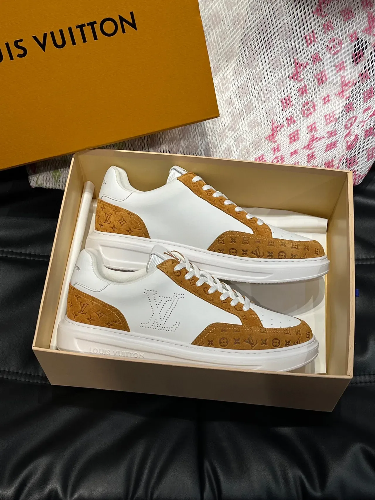Louis Vuitton LV Trainer श्वेत भूरा छिद्रित लोगो मोनोग्राम सूड ओवरले लाइफस्टाइल स्नीकर्स 5